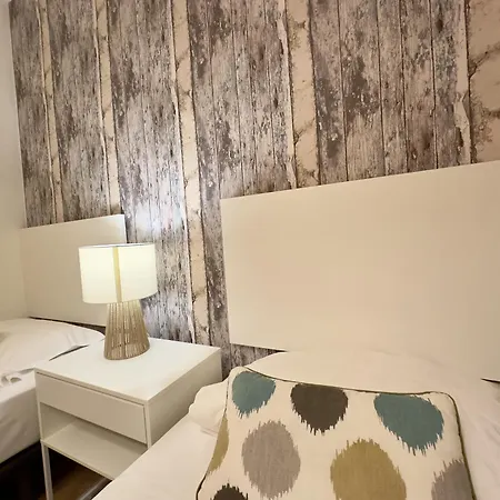 Urbe10 Plaza De Uncibay 3 Bedrooms Apatment דירה *